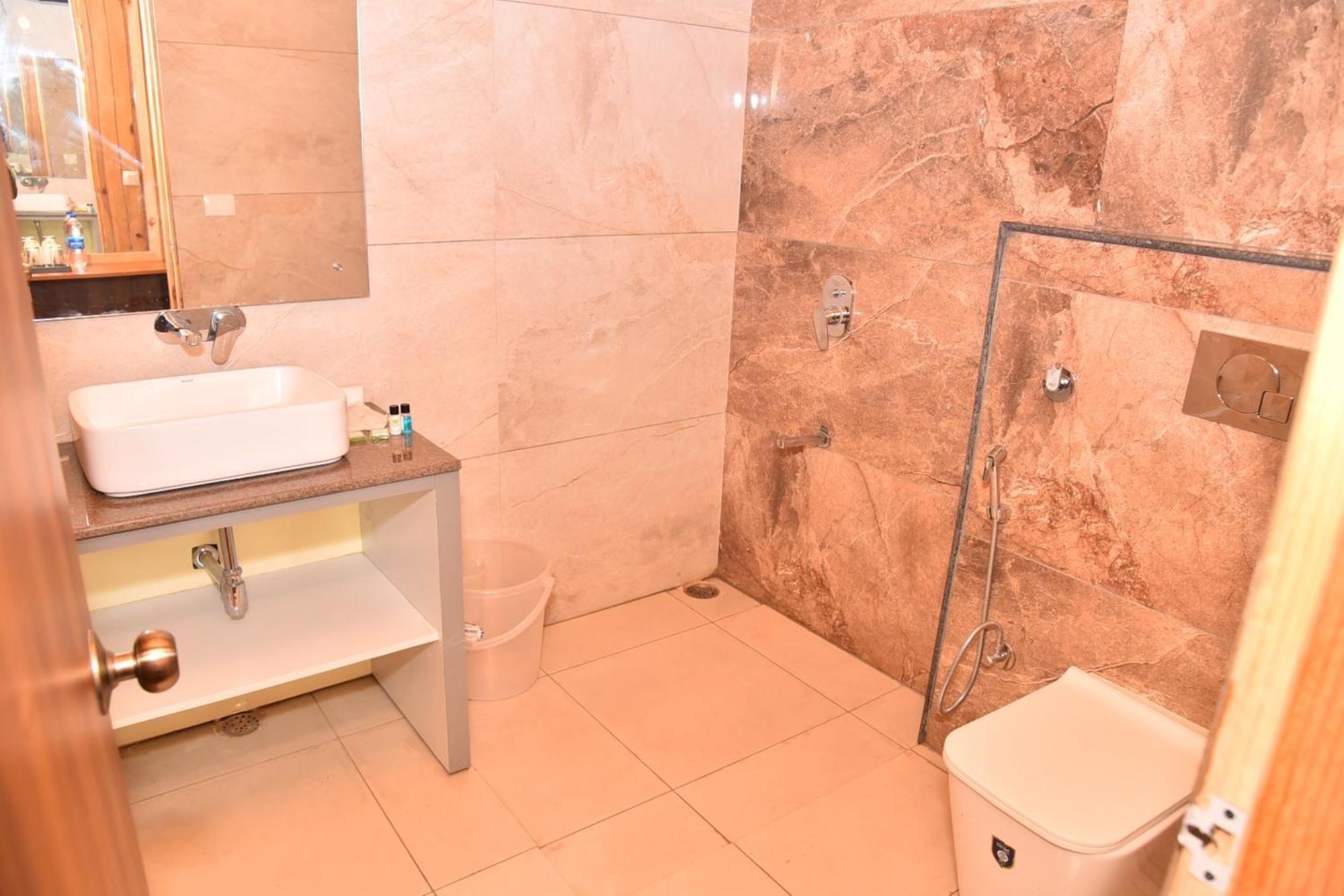 Qcent Woods Resort & Spa, Rishīkesh المظهر الخارجي الصورة